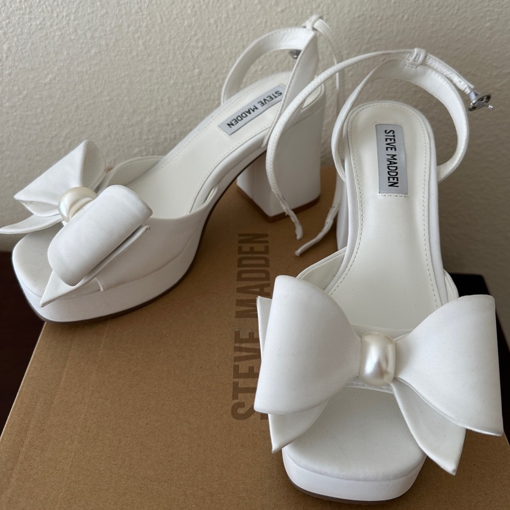 Steve Madden White Aerin Bow Platform Sandal (Women)